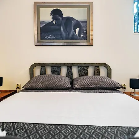 Lupino's Gallery - Old Town Apartament *