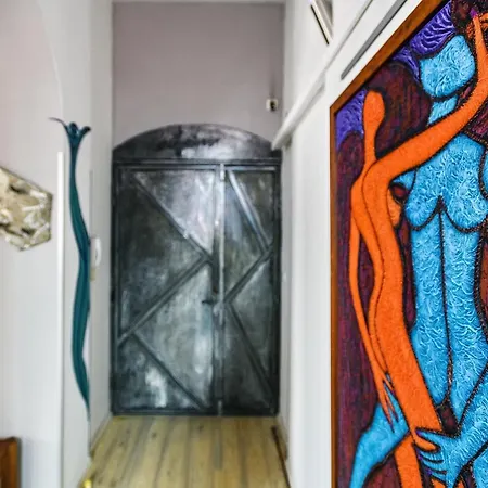 Lupino's Gallery - Old Town زادار