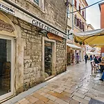 Διαμέρισμα Lupino's Gallery - Old Town *