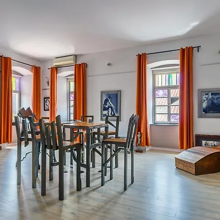 Lupino's Gallery - Old Town Apartment