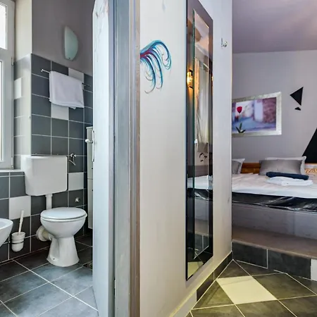 Lupino's Gallery - Old Town Apartment
