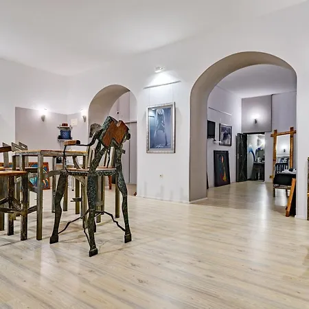 Lupino's Gallery - Old Town *