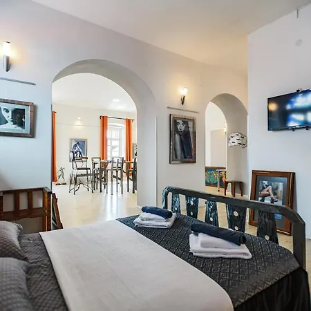 Lupino's Gallery - Old Town
