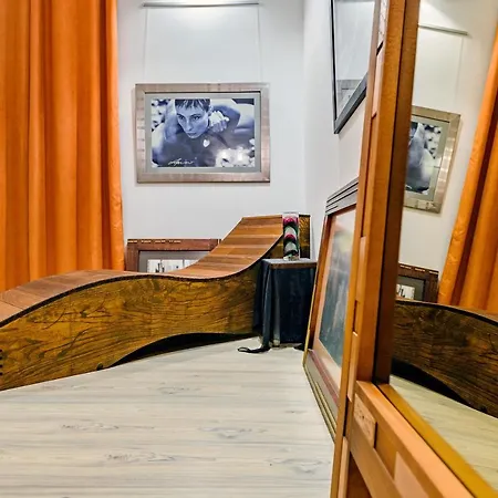 Lupino's Gallery - Old Town *