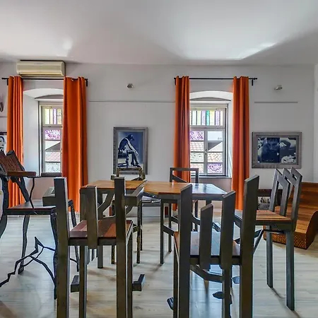 Lupino's Gallery - Old Town Apartment