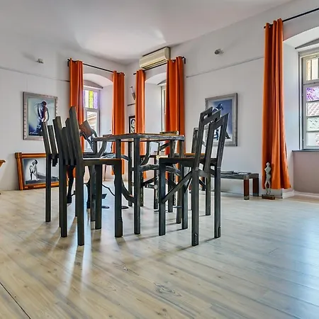 Lupino's Gallery - Old Town