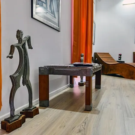 Lupino's Gallery - Old Town Apartment