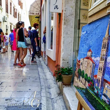 Lupino's Gallery - Old Town Apartament *