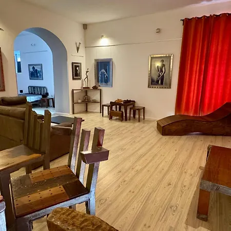 Lupino's Gallery - Old Town Daire