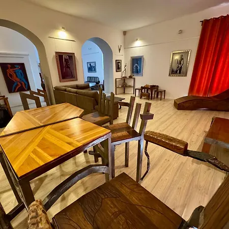 Lupino's Gallery - Old Town דירה