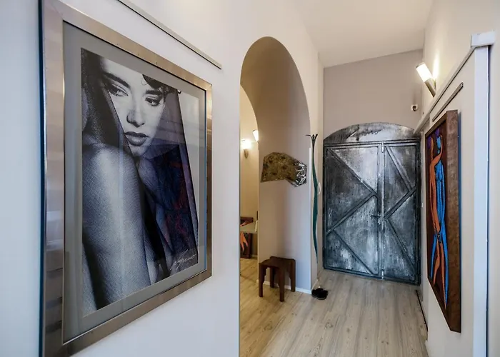 Lupino's Gallery - Old Town Zadar