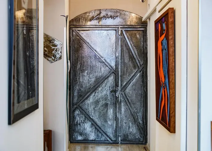 Lupino's Gallery - Old Town Zadar
