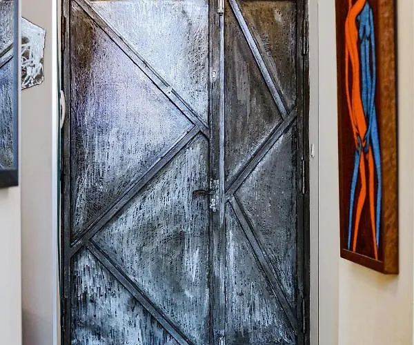 Lupino's Gallery - Old Town