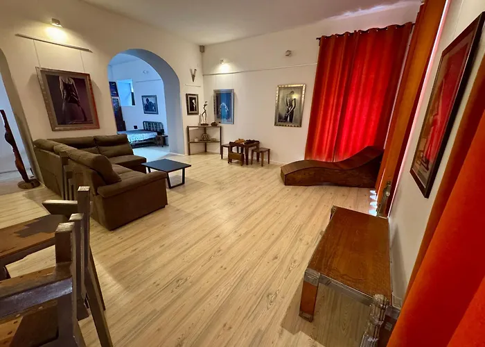 Lupino's Gallery - Old Town Daire